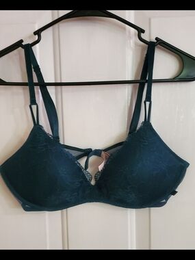 Victoria's Secret Lace Wireless Push-Up Bra in Hunter Green